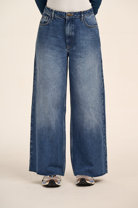 Carter - High Waisted Denim Jeans in Vintage Wash Blue