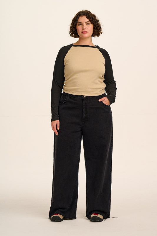 Carter - High Waisted Denim Jeans in Washed Black