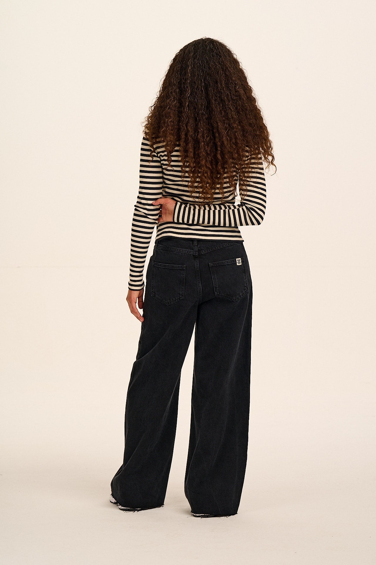 Carter - High Waisted Denim Jeans in Washed Black