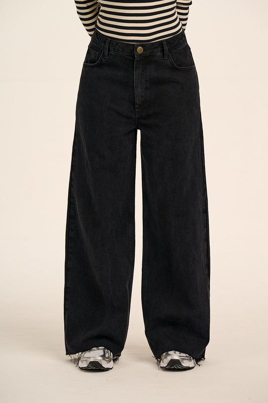 Carter - High Waisted Denim Jeans in Washed Black