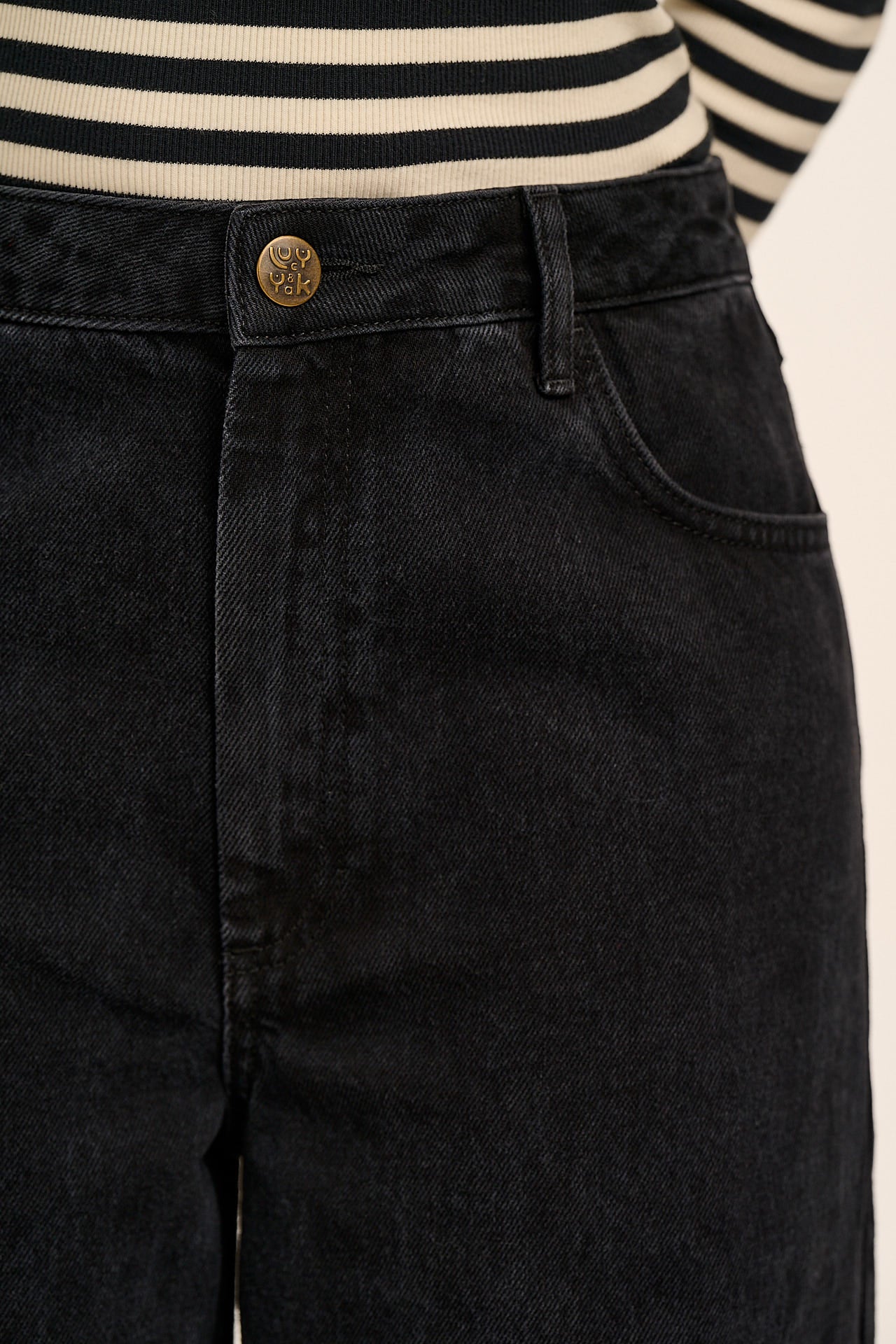 Carter - High Waisted Denim Jeans in Washed Black