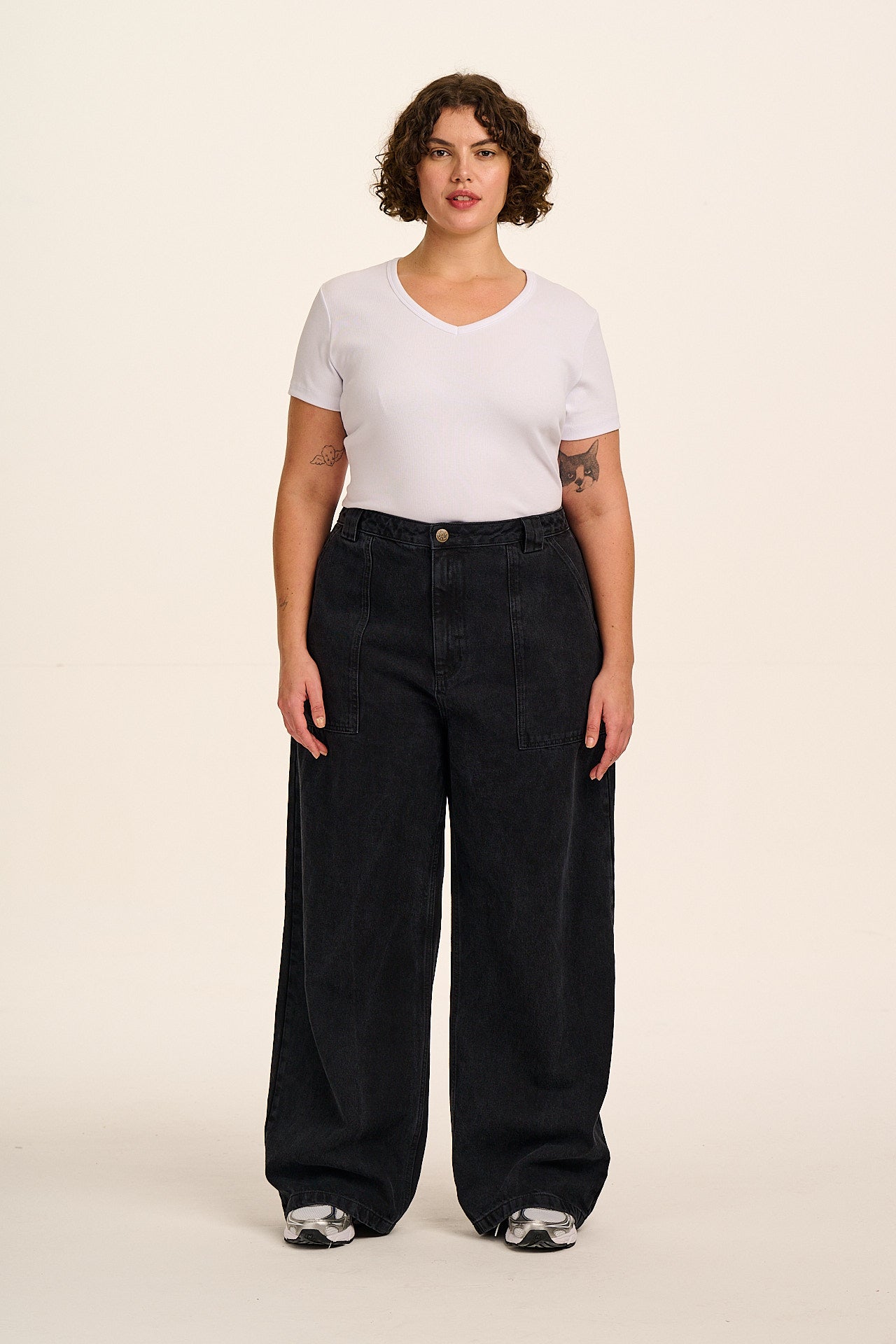 Delores - Wide Leg Denim Jeans in Washed Black