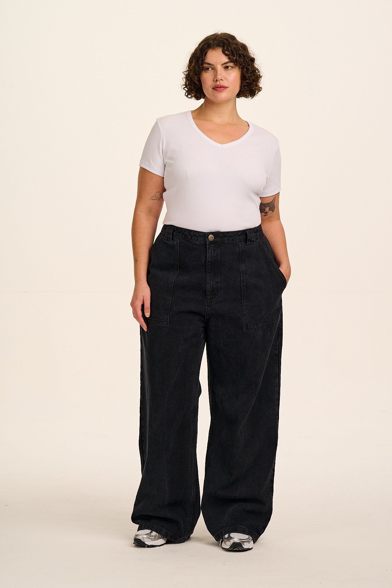 Delores - Wide Leg Denim Jeans in Washed Black