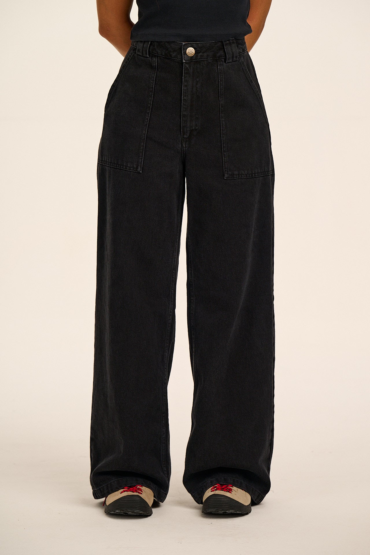 Delores - Wide Leg Denim Jeans in Washed Black