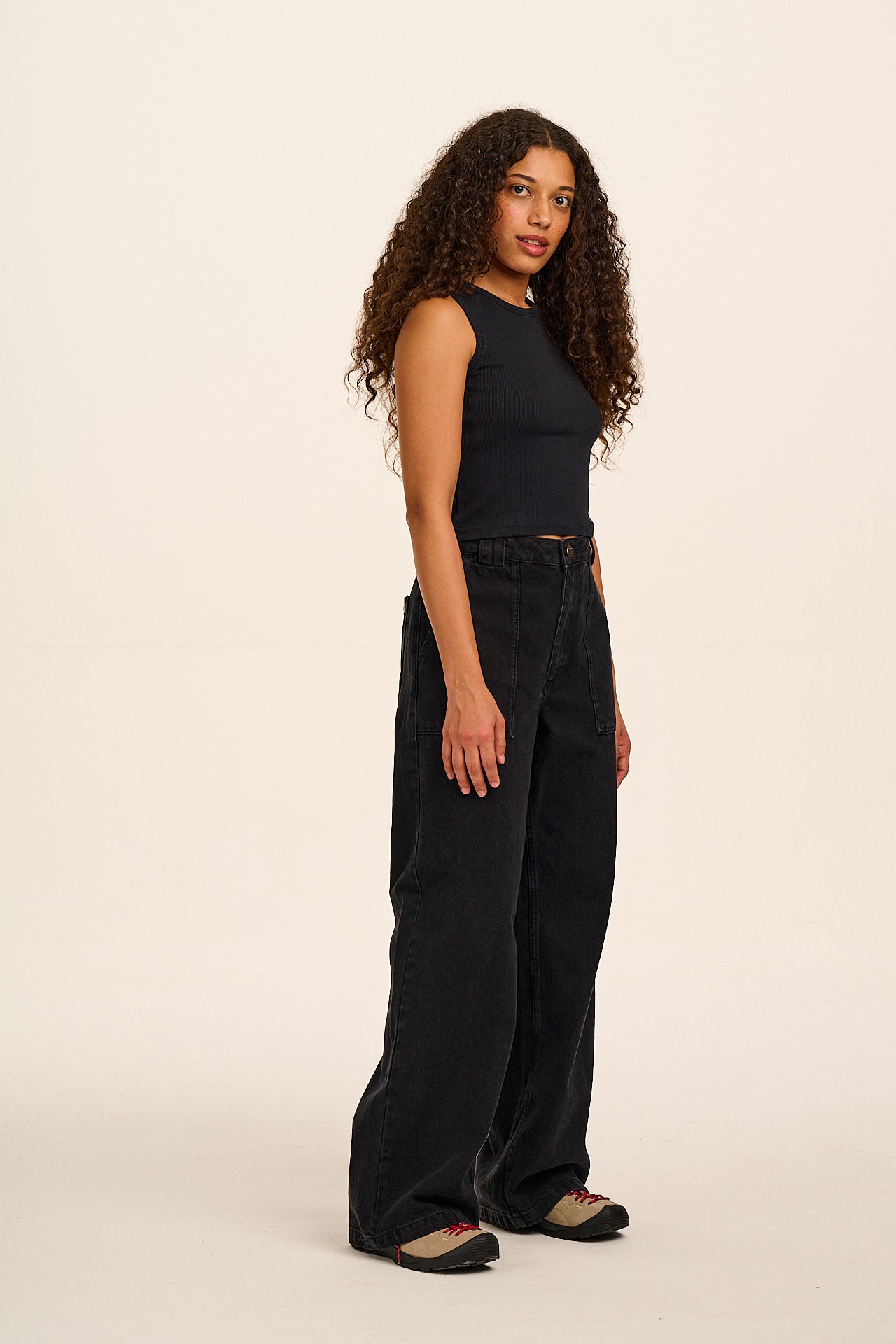 Delores - Wide Leg Denim Jeans in Washed Black