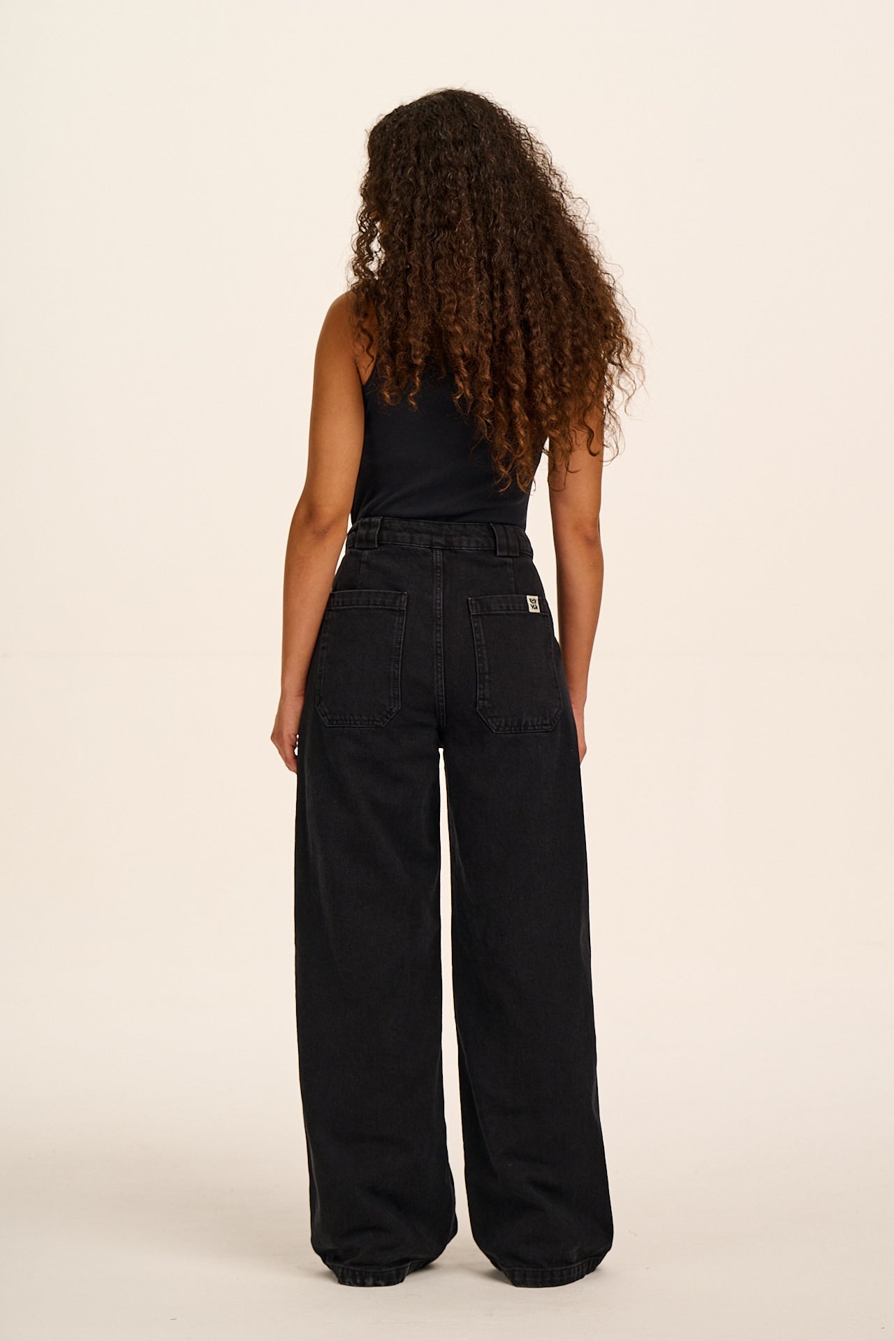 Delores - Wide Leg Denim Jeans in Washed Black