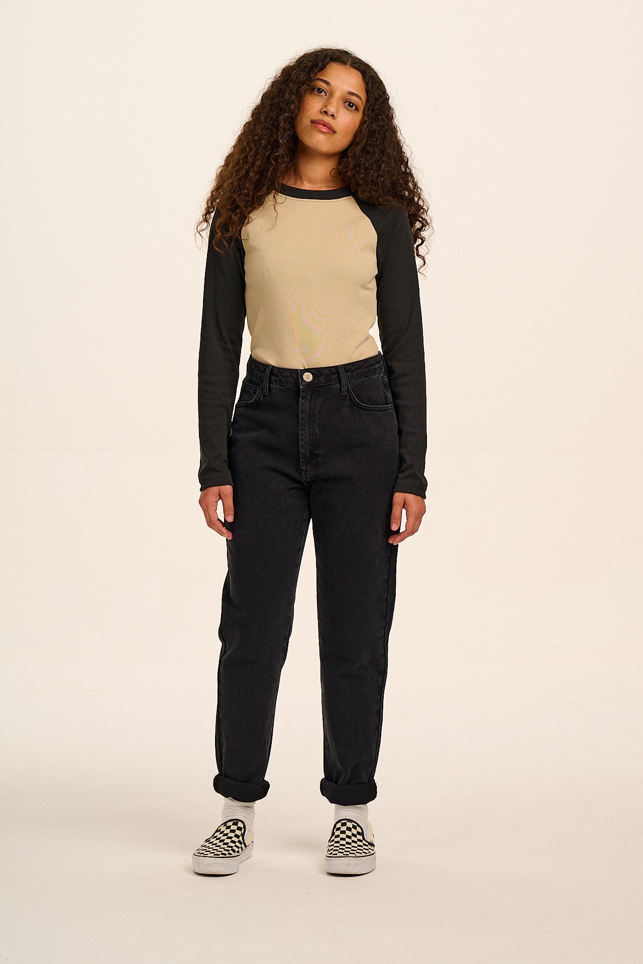 Dana  - Mom Denim Jeans in Washed Black