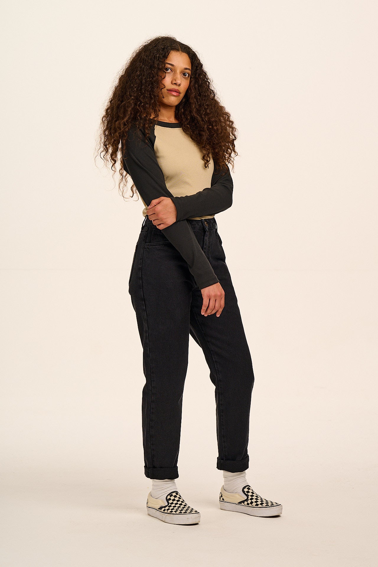 Dana  - Mom Denim Jeans in Washed Black