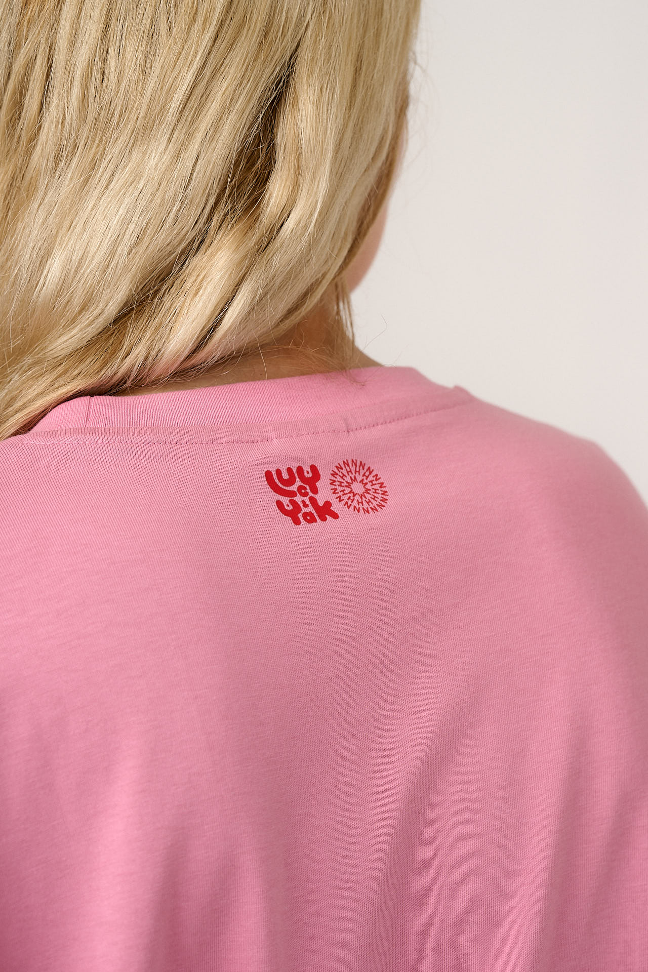 L.E. Benny - Oversized Cotton T-Shirt in Dinosaur Natural History Museum & Yak