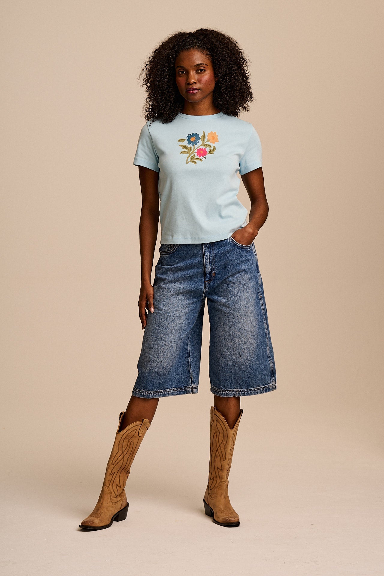 Maya - Cotton T-Shirt in Light Blue Floral Print