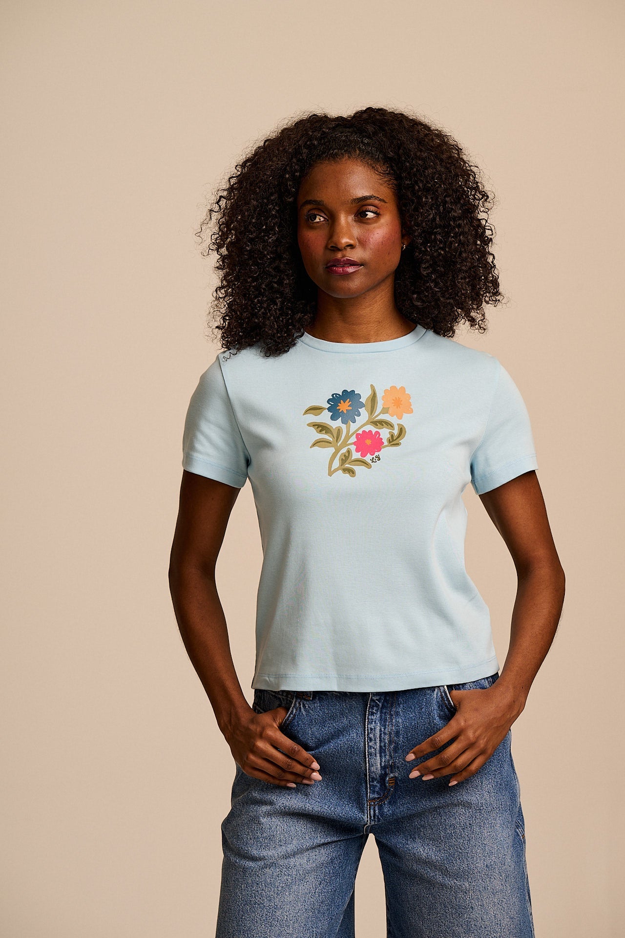 Maya - Cotton T-Shirt in Light Blue Floral Print