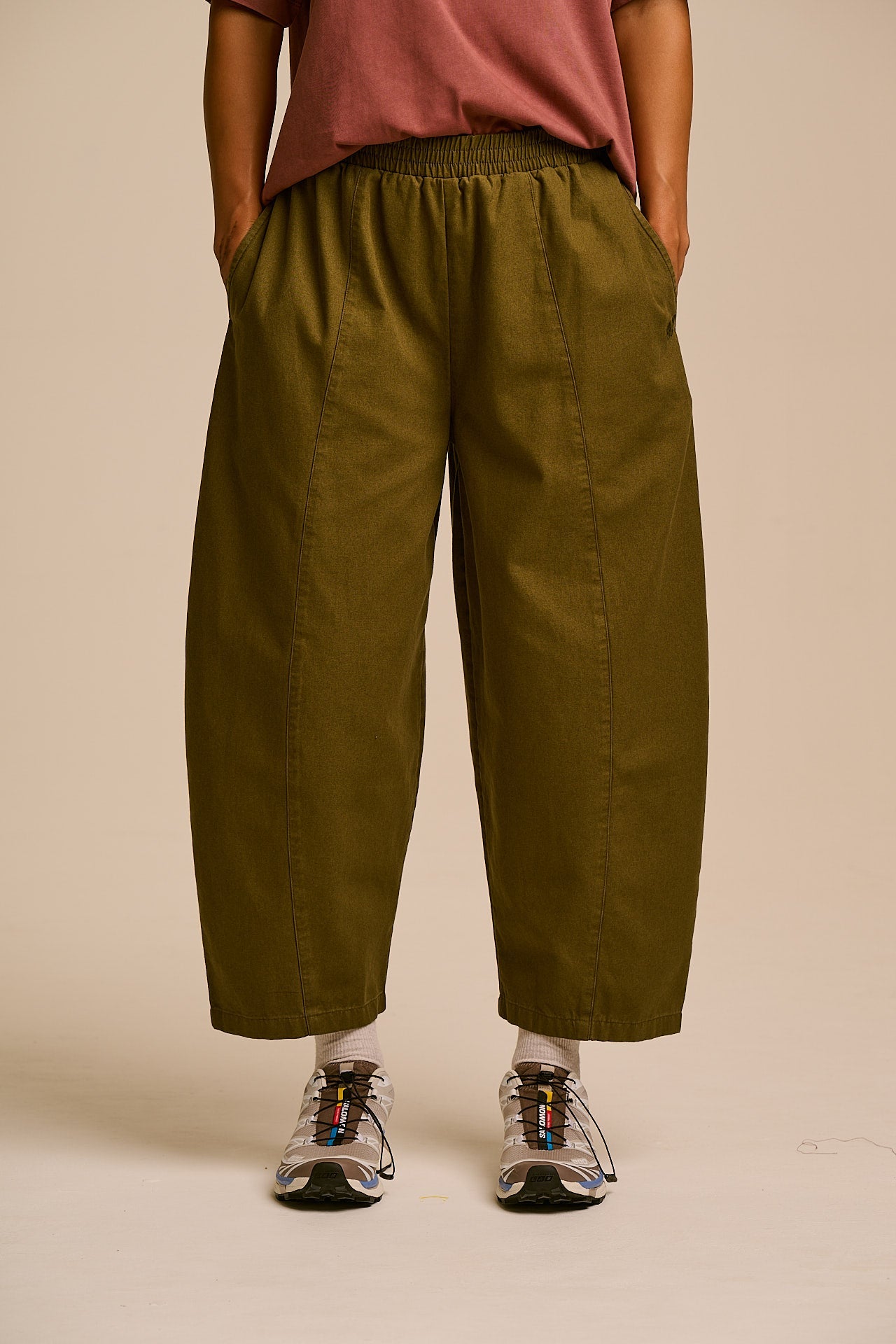 Obregon - Barrel Leg Cotton Trousers in Khaki Green