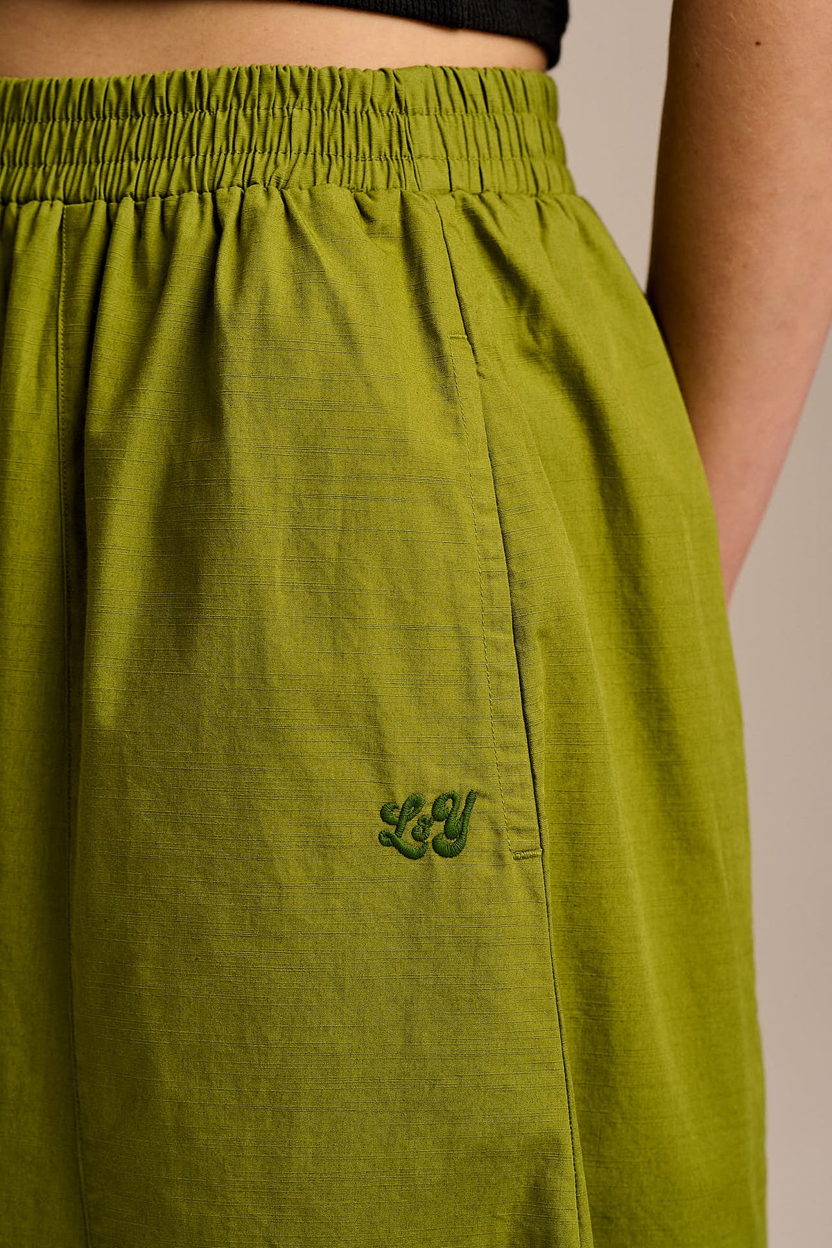 Obregon - Barrel Leg Cotton Trousers in Cypress Green