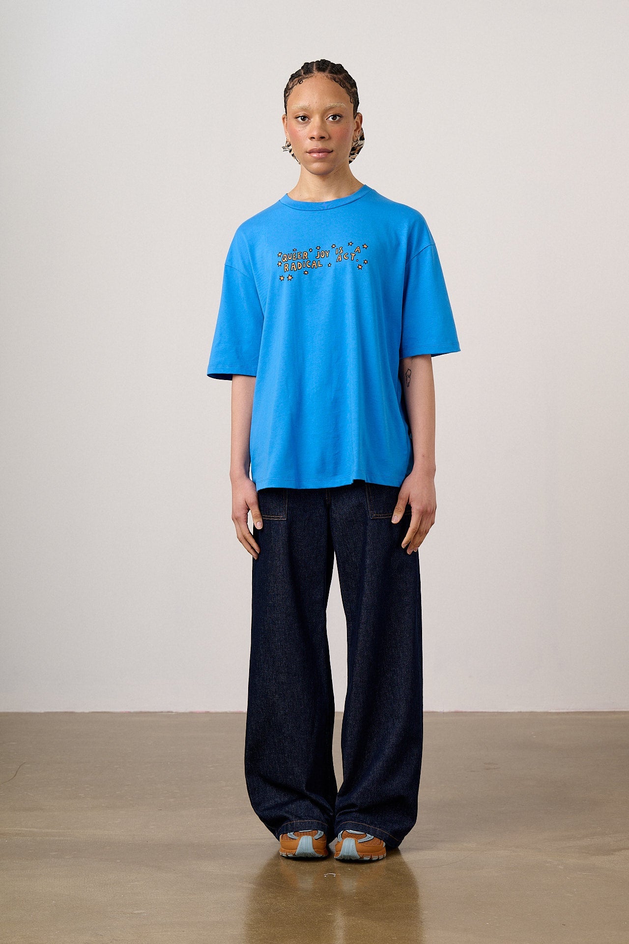Bee Illustrates Pride 2026 - Benny - Oversized cotton T-Shirt in Blue