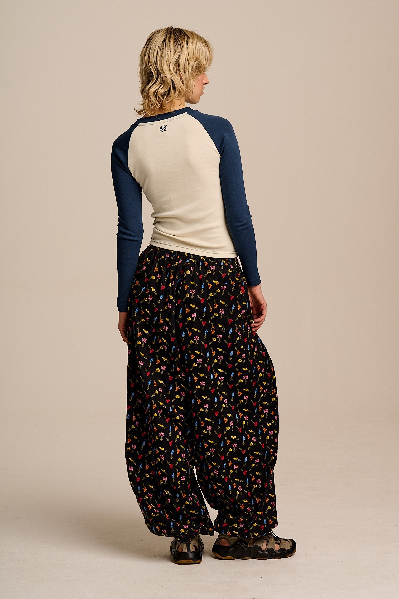 Renata - Cuffed Cotton Balloon Leg Trouser in Mini Tulips on Black