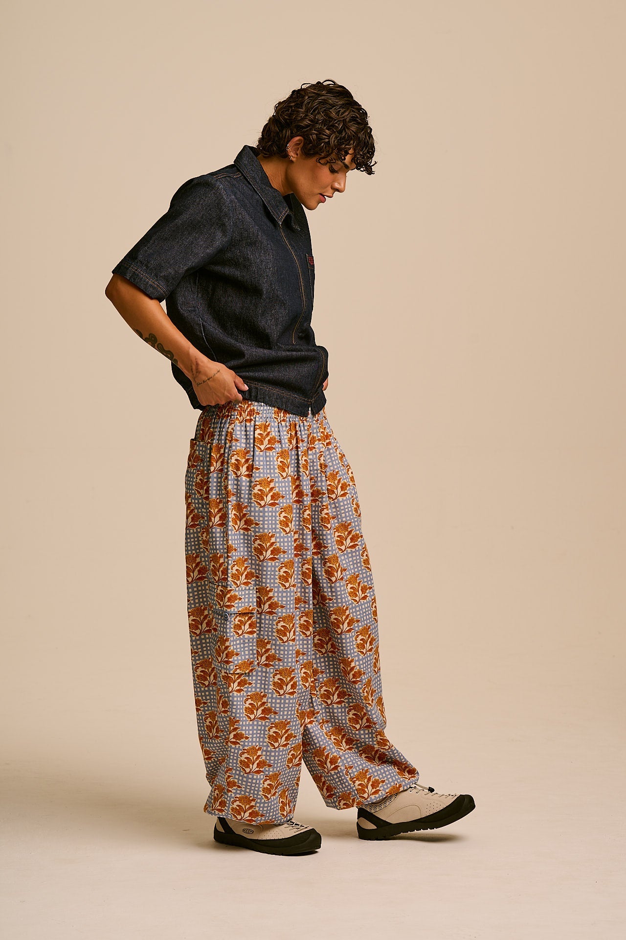 Rumi - Wide Leg Cotton & Linen Trouser in Checkered Floral Blooms