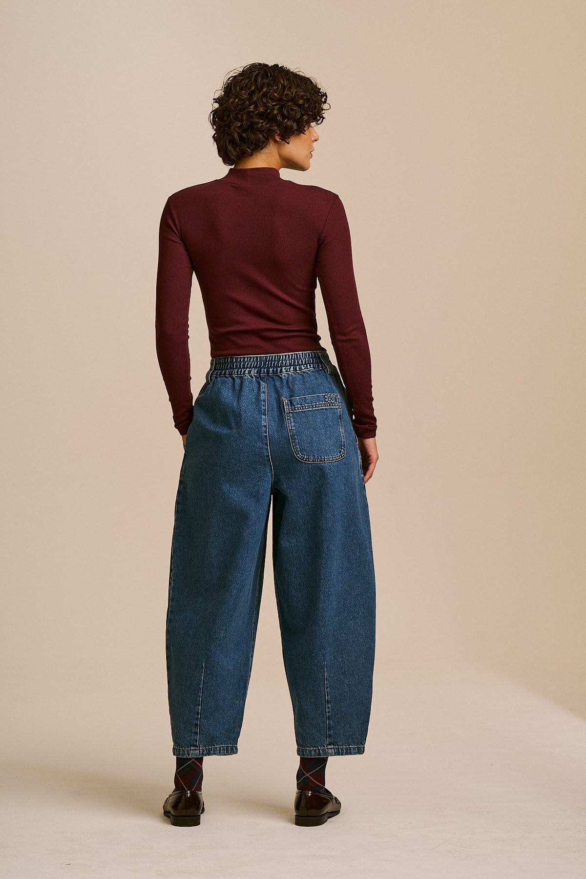 Ashby Barrel Leg Jeans - Organic Cotton Denim in Mid Wash Blue (New Fit)