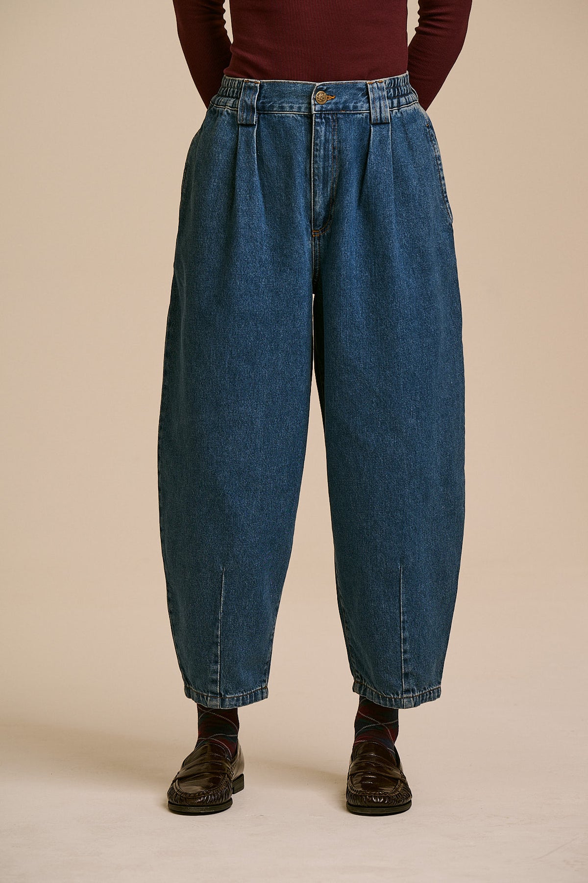 Ashby Barrel Leg Jeans - Organic Cotton Denim in Mid Wash Blue (New Fit)